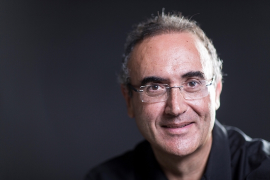 Sunay Akın: Yüz Yüze